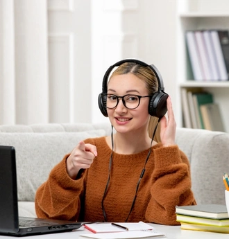 Expert trainers teaching digital marketing and IT courses online in skillsntech